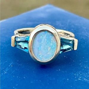 Gorgeous 14k Blue Opal/Blue Topaz side accent ring size 7 EUC vintage